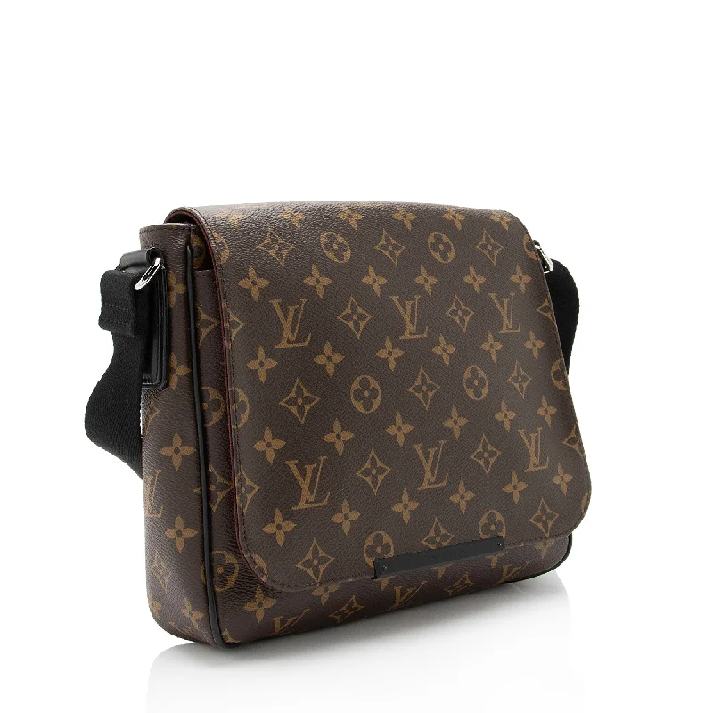 Louis Vuitton backpacks with a multi - pocket organization for functionalityLouis Vuitton Monogram Canvas District PM Messenger Bag (m1A18g)