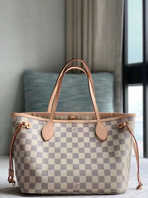 Ladies Louis Vuitton Capucines bags with gold - toned hardwareBoldCollect - LOUIS VUITTON BAGS - 1457