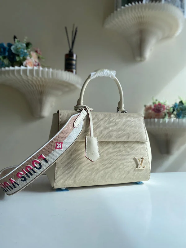 Ladies Louis Vuitton shoulder bags with a tassel decoration for charmBoldCollect - LOUIS VUITTON Bags - 1012