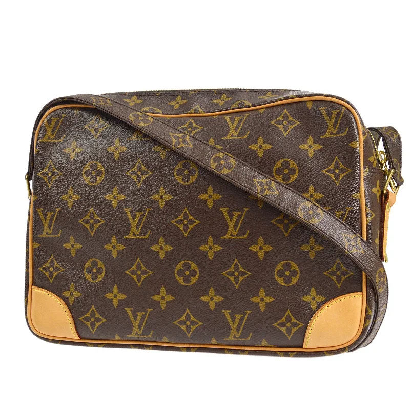 Louis Vuitton crossbody bags with a keychain holder for practicalityLOUIS VUITTON★ 2005 NILE M45244 46402