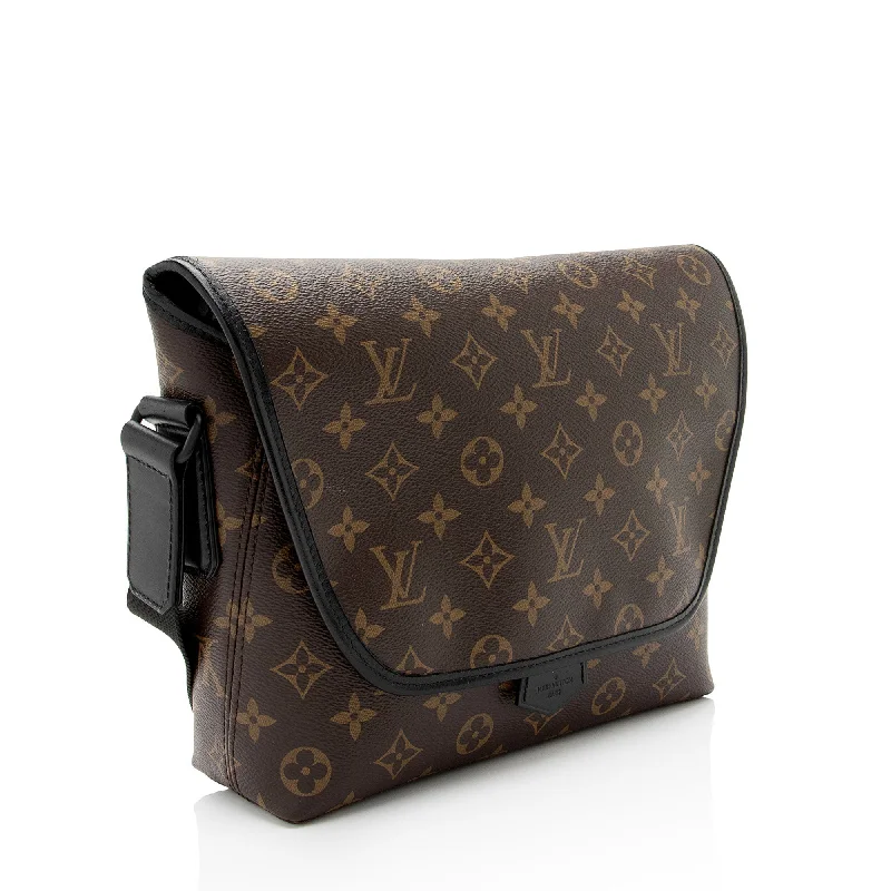 Louis Vuitton handbags with a patent - leather finish for a shiny lookLouis Vuitton Monogram Canvas Macassar Magnetic Messenger Bag (speCUQ)