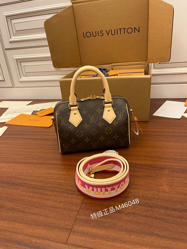 Louis Vuitton tote bags with a printed LV logo on the front for brand visibilityBoldCollect - LOUIS VUITTON BAGS - 2106