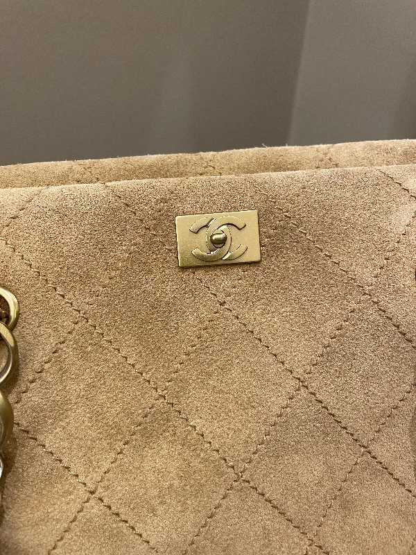 Chanel Medium Tote Bag for Office LadiesChanel Vintage Quilted Shoulder Tote Camel Suede