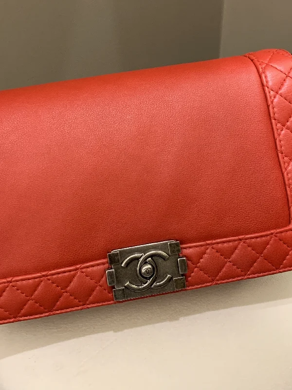 Chanel Classic Flap Bag for Evening PartyChanel Boy Reverso Red Calfskin