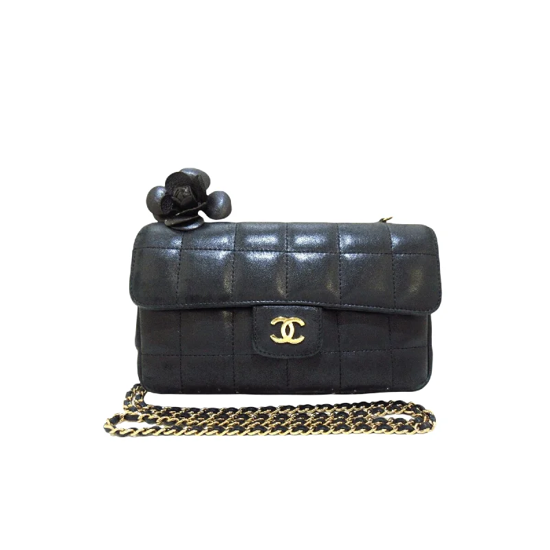 Chanel Quilted Leather Shoulder Bag for FashionistasMini Chocolate Bar Square Camellia Black