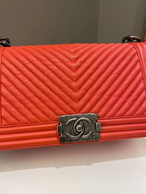 Chanel Luxury Handbag for High - End EventsChanel Herringbone Chevron Boy Old Medium Red Calfskin