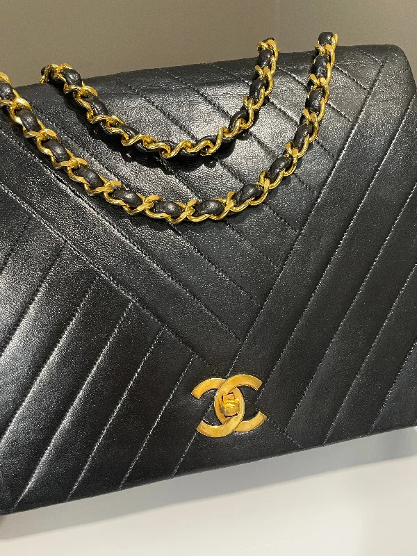 Chanel Lightweight Handbag for Daily ErrandsChanel Vintage Cc Flap Black Black Lambskin