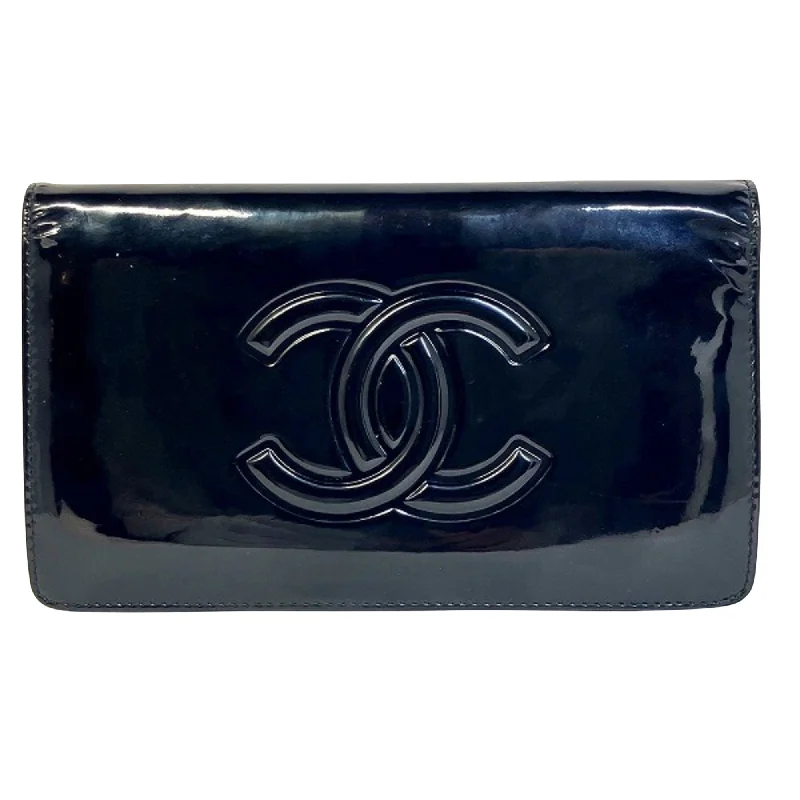 Chanel All - Match Handbag for Versatile StylingCHANEL Camellia Wallet