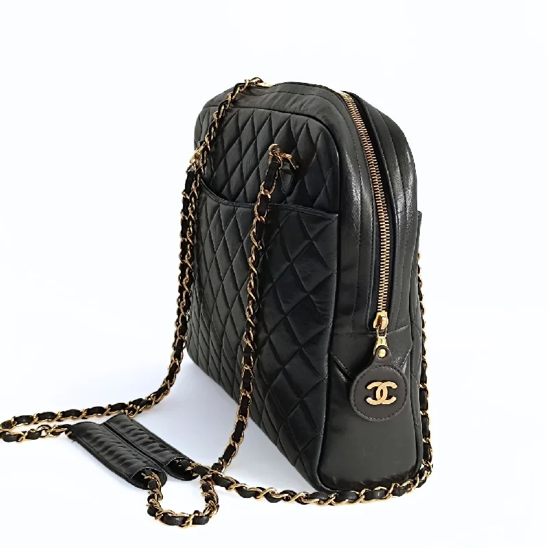 Chanel Vintage Inspired Handbag for Retro LoversCHANEL borsa a spalla Grand Shopping in pelle matelasse nera