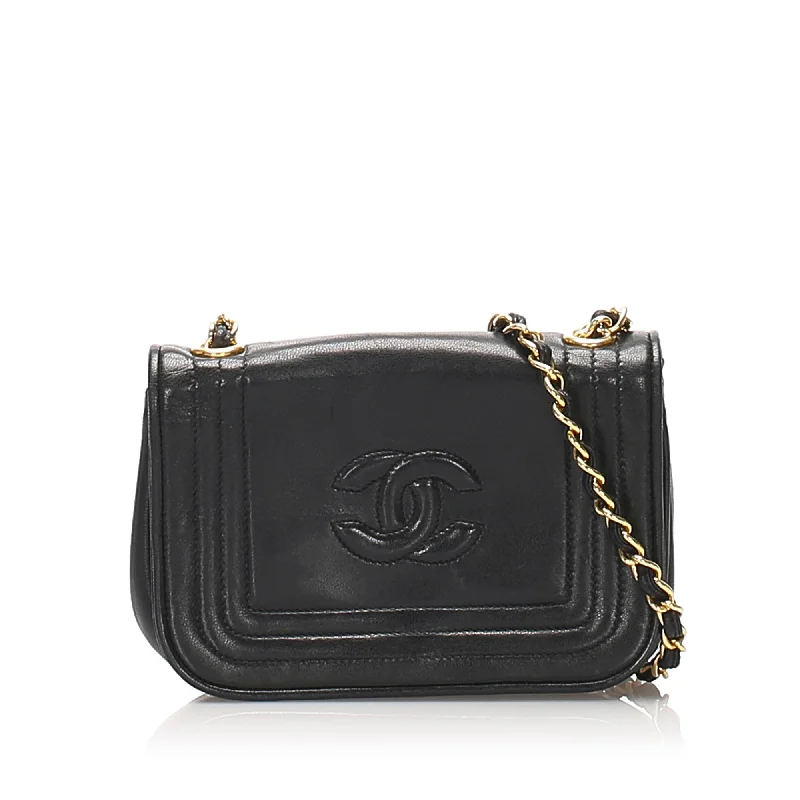 Chanel Quilted Leather Shoulder Bag for FashionistasCC Lambskin Leather Crossbody Bag Black