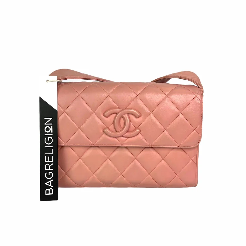 Chanel Lightweight Handbag for Daily ErrandsVintage Crossbody Bag Pink