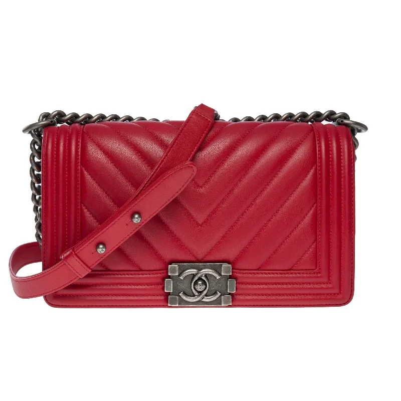 Chanel Lightweight Handbag for Daily ErrandsCHANEL Boy Old Medium shoulder bag in red quilted herringbone leather, SHW