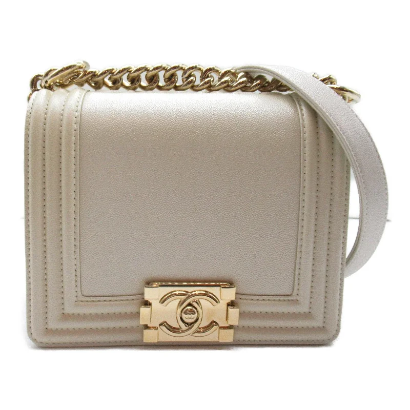 Chanel Limited Edition Handbag for CollectorsCHANEL Boy Chanel ChainShoulder White leather