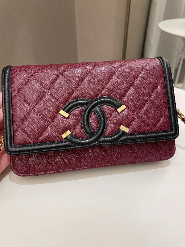 Chanel Medium Tote Bag for Office LadiesChanel CC Filigree Wallet On Chain Burgundy/ Black Caviar