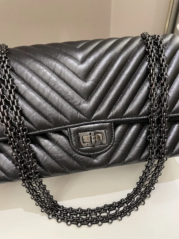 Chanel Quilted Leather Shoulder Bag for FashionistasChanel 2.55 226 So Black Chevron Reissue Double Flap Black Aged Calfskin