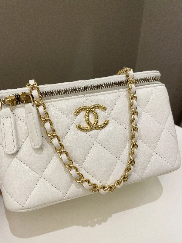 Chanel Vintage Inspired Handbag for Retro LoversChanel 23C Cc Mini Vanity Rectangular White Lambskin